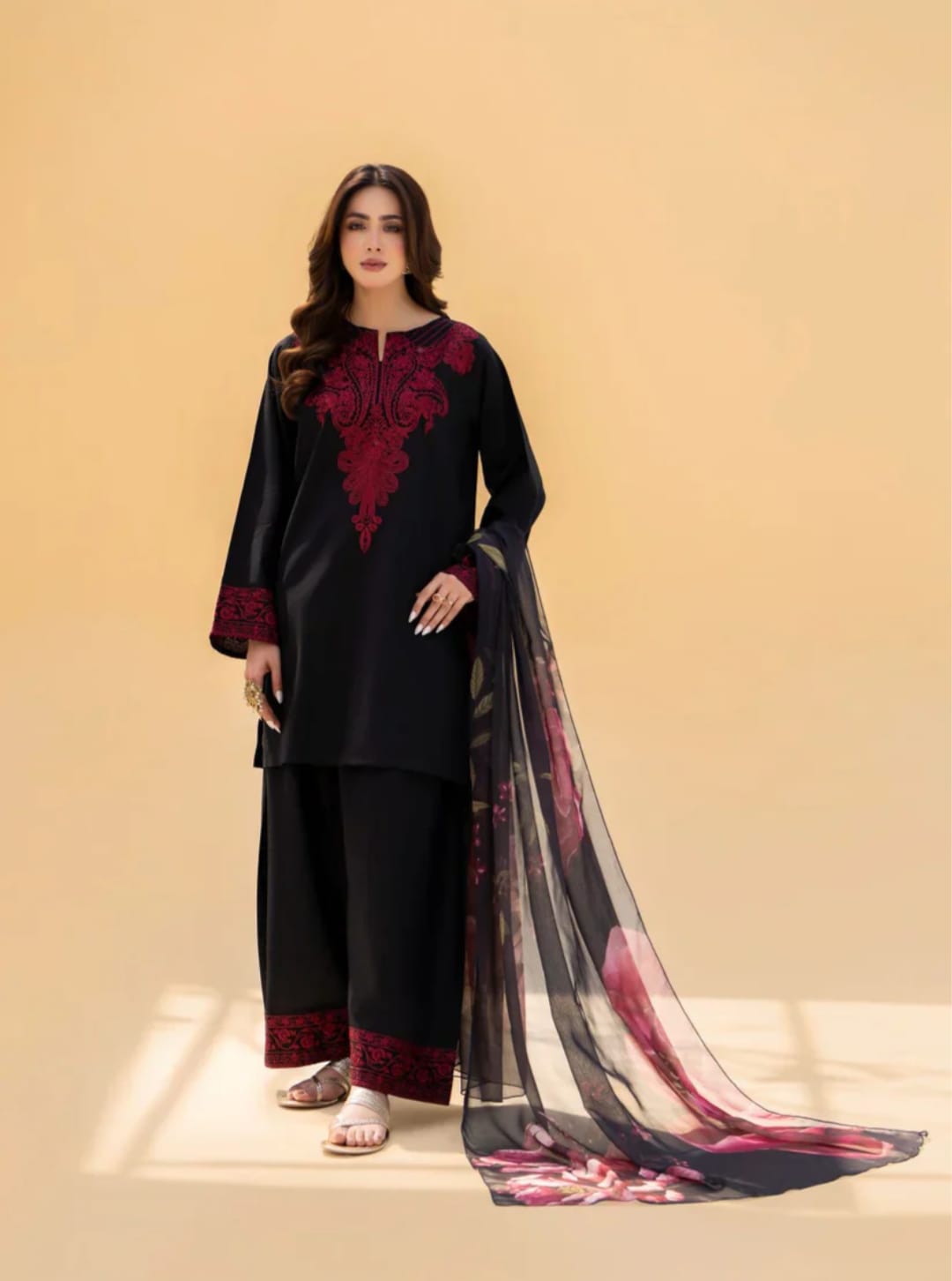 Zaroon Embroidered 3pc